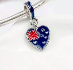 Flag of Australia Heart Shaped Silver Dangle Charm Shipped With Box Brand New - Picture 1 of 5