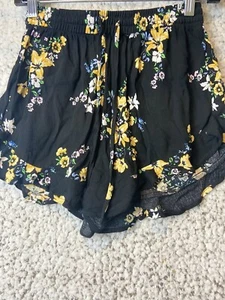 H&M floral shorts elastic waist flowy women's size 4 - Picture 1 of 8