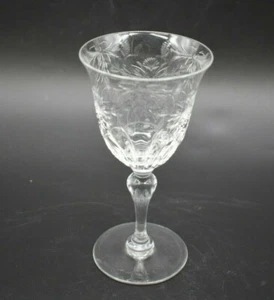 Cáscaras y flores de cristal de roca inglesa Thomas Webb vaso de vino de 5 1/2 - Imagen 1 de 5