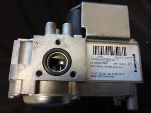 Honeywell VK4105E 1007 3 Used Gas Valve - Picture 1 of 1