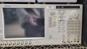Generador de forma de onda arbitraria Tektronix AWG5002 CALIBRADO 600 MS/s Excelente - Imagen 1 de 4