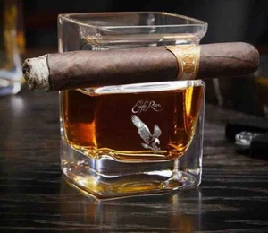 EAGLE RARE 10 YEAR OLD KENTUCKY STRAIGHT BOURBON Whiskey Glass W/Cigar Holder - Picture 1 of 1