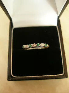 18 CARAT GOLD EMERALD & DIAMOND ETERNITY / WEDDING / DRESS RING MADE IN UK BNIB - Picture 1 of 3