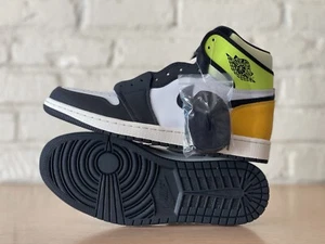 Nike Air Jordan 1 Retro High OG White Volt Gold 555088-118 Uomo Taglia 9.5 Basket - Foto 1 di 10