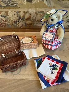 Muffy VanderBear Picnic Set With Basket And Accessories - Picture 1 of 5
