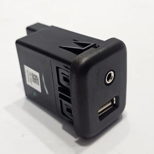 2015-2019 CHEVROLET COLORADO MULTIMEDIA RECEPTACLE USB PORT SOCKET JET BLACK OEM - Picture 1 of 10