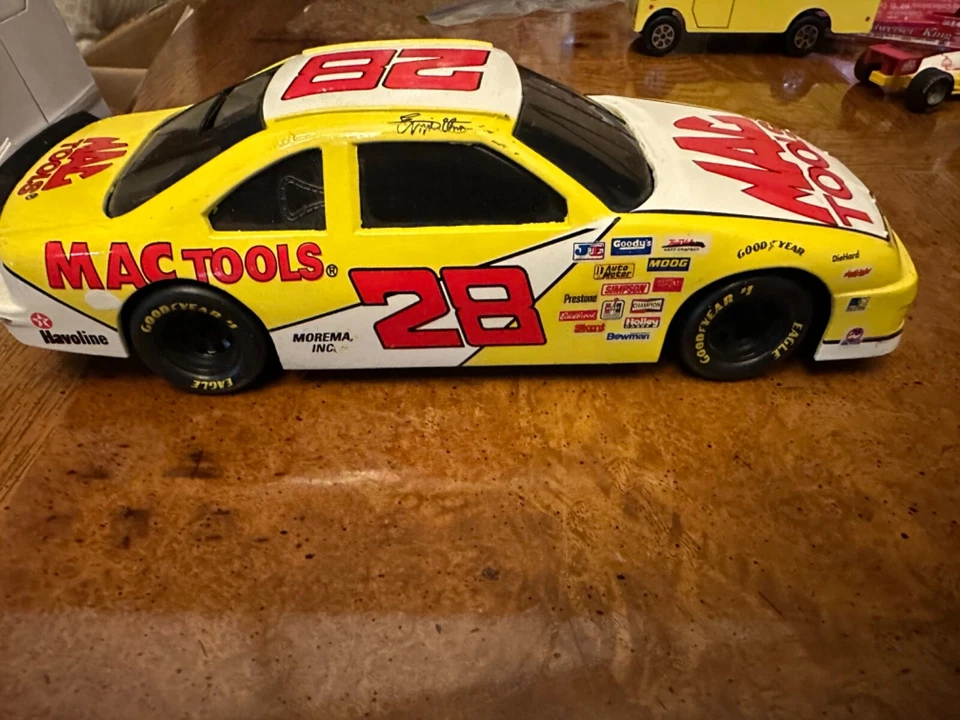 De colección 1994 Racing Champions Ernie Irvan #28 Mac Tools 1/24 Diecast Car Bank Foto 1 de 4