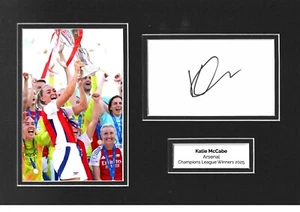 Exhibición fotográfica firmada por Katie McCabe 12x8 Arsenal ganadores de la Liga de Campeones certificado de autenticidad - Imagen 1 de 1