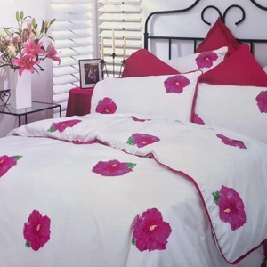 Logan & Mason Hibiscus Floral SINGLE Bed Quilt Cover Set. - Picture 1 of 6