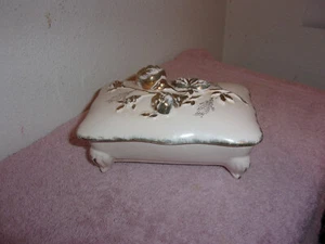 VINTAGE ROYAL SEALY PINK PORCELAIN COVER CIGARETTE DISH w/ GOLD TRIM...JAPAN - Picture 1 of 9