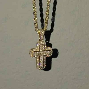 Herren 2 kt Rundschliff Echt Moissanit Kreuz Charm Anhänger 14K Gelbgold plattiert - Bild 1 von 6