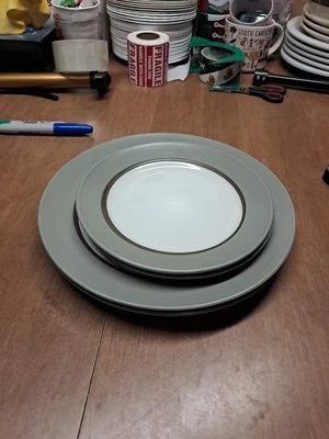 PFALTZGRAFF “GRAYSON” 2 Dinner Plates 10 3/4" & 2 SALAD PLATES 8” Euc Bin 204 - Image 1 of 4