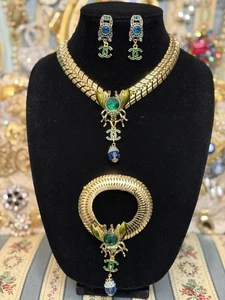 Vintage Trifari Gold Tone Choker With Green Bee Jewelry Set - Picture 1 of 7