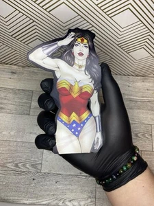 Wonder Woman 3D Lenticular Motion Car Sticker Decal Peeker DC Comics - Picture 1 of 4