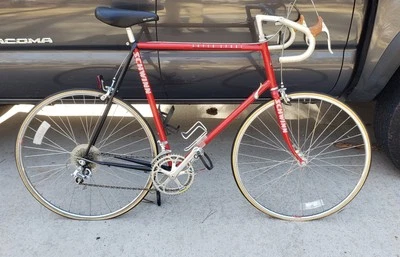 Vintage Schwinn Chicago Super Sport 63 cm Road Bicycle with Shimano 600... - Image 1 of 4