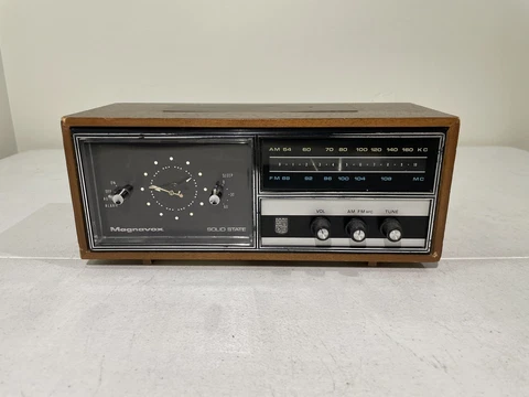 Magnavox Solid state 1R1706.. Walnut Solid State Alarm Clock Radio Cover