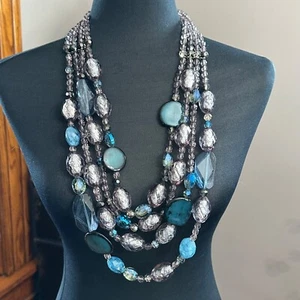 Collana Chico's Dichiarazione Gioielli 32,5" Regolabile Blu Grigio Strati Multistran - Foto 1 di 11