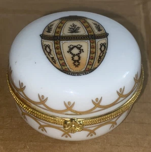 ROMANOV GOLD AND WHITE FABERGE EGG PORCELAIN TRINKET BOX 2 1/2" - Picture 1 of 10