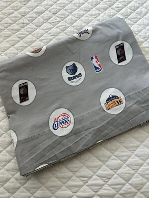 Pottery Barn Teen Baloncesto NBA Conferencia Oeste Sábana Plana Gris Algodón DOBLE Foto 1 de 4