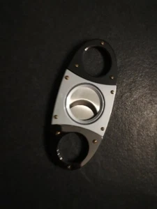 Zigarrenschneider Oval Silber Mit Goldenen Nieten  - Bild 1 von 2