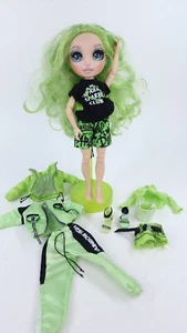 Rainbow High Jade Hunter Doll MGA Green Hair with Clothing Accessories - Bild 1 von 18