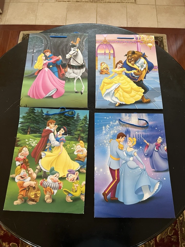 Juego de 4 bolsas de regalo de papel vintage de princesas Disney. Nuevo stock antiguo de KB Toys Foto 1 de 4