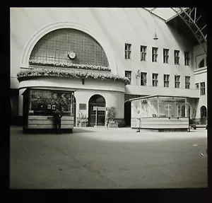 VINTAGE Magic Lantern Slide NORWAY TOUR NO15 C1950 PHOTO BERGEN RAILWAY STATION - Picture 1 of 2