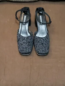 Reaction Kenneth Cole Size 8 - Picture 1 of 6