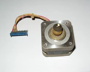 Shinano Kenshi Stepper Motor STP-42D1082 NEMA17 Perfect CNC Mill,Robot,REPRAP - Picture 1 of 3