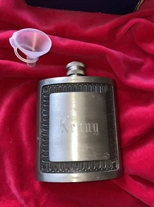 DE COLECCIÓN Kings PEWTER Tapa de Tornillo Frasco de Cadera + Embudo * Monograma Kenny * Tailandia 5 OZ - Imagen 1 de 9