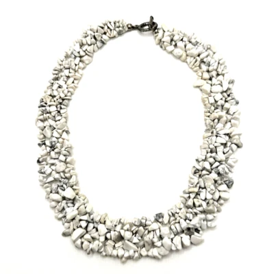 Collar de cuentas Howlite ancho llamativo calmante astillas de piedra 18" Foto 1 de 4