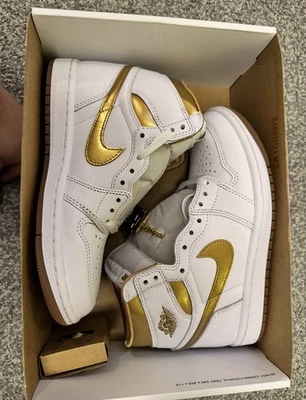 Nike Air Jordan 1 Retro High OG bianche e oro FD2596-107 - taglia UK 3 - Immagine 1 di 4