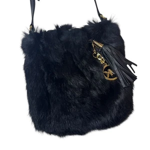 Michael Kors Umhängetasche schwarz Kunstfell Quaste Anhänger Designer Handtasche Geldbeutel - Bild 1 von 9