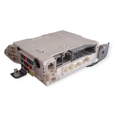 Centralina portafusibili 8273053050 Lexus Is 220d 130Kw 2005-2013 - Immagine 1 di 2