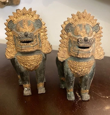 Par de esculturas de perro foo león imperial Singha dorado bronce jemer tailandés 5 pulgadas   Foto 1 de 4