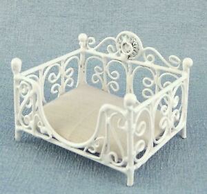 Dolls House Prince or Princess Dog Cat Bed Basket White Miniature Pet Accessory