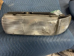 1991-1996 Chevy Caprice Olds Custom Cruiser Driver Head Light Set With Bracket - Picture 1 of 2