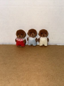 Calico Critters - ¡Trillizos Labrador Chocolate! - Imagen 1 de 2