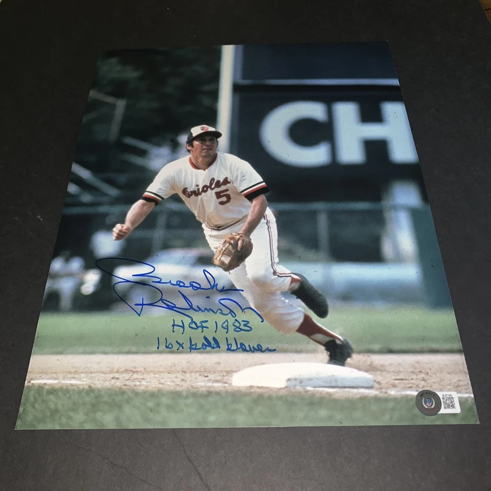 Brooks Robinson Signed Baltimore Orioles HOF 1983 16 GG 11x14 Photo Beckett BAS - Image 1 of 1