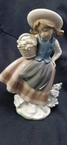 Lladro Figurines Collectibles - girl with basket of flowers- no box - Picture 1 of 3