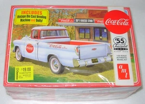 AMT Coca-Cola '55 Chevrolet Cameo Pickup Truck mit Automaten Modellbausatz 1955 - Bild 1 von 8