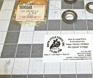 YAMAHA IT465 1W4-23142 ASIENTO SUPERIOR DE RESORTE NOS 2 CANTIDAD OEM ENVÍO GRATIS - Imagen 1 de 1