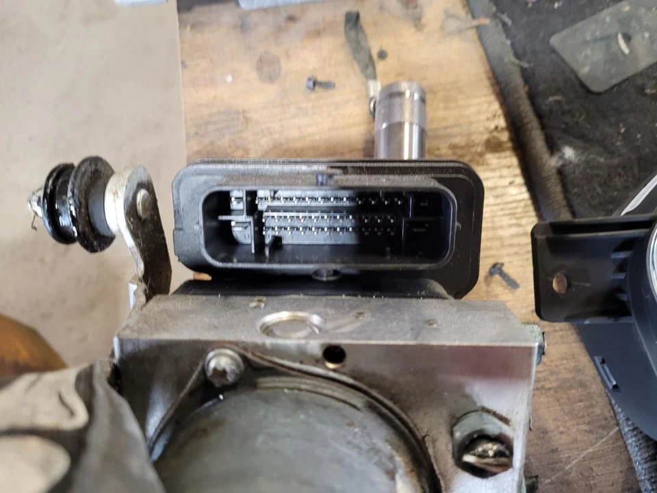 Anti-Lock Brake Part Assembly Fits 15-18 AUDI A7 2025883 — 第 1/4 张图片