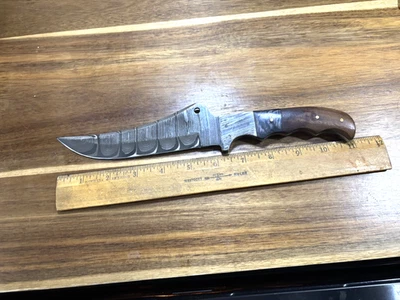 Cuchillo de caza de ciervos GRAN SKINNER DAMASCUS PERSONALIZADO SIN MARCA CON FUNDA KDU Foto 1 de 4