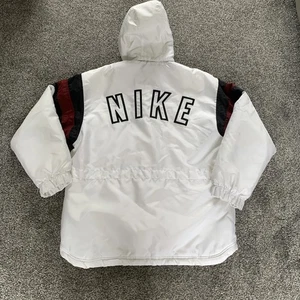 Vintage Nike White Embroidered Padded Spell Out Coat Size S Y2K Oversized - Picture 1 of 6