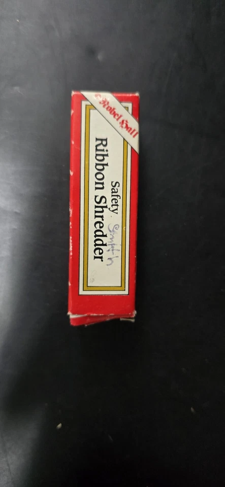 Trituradora de cinta de seguridad vintage Nobel Hall roja Foto 1 de 4