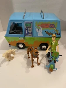 Mystery Machines Ghost Patrol Van Hanna Barbera Plus 4 Figures Scooby Doo - Picture 1 of 16