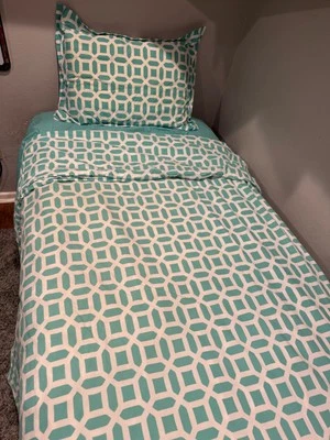 Funda nórdica geométrica Pottery Barn Teen verde azulado Aqua Peyton doble sábana plana falsa Foto 1 de 4