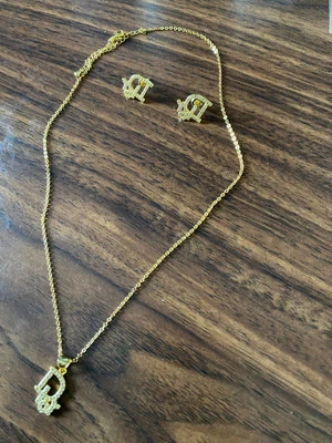 Juego de joyas material latón para mujer. Foto 1 de 4