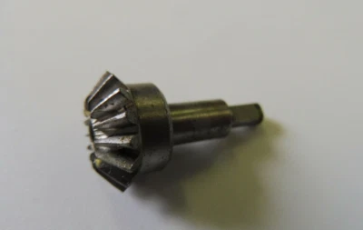 Stahl Kegelzahnrad m. Welle - Bild 1 von 4